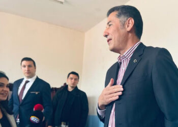 Sinan Oğan Ankara'da oyunu kullandı