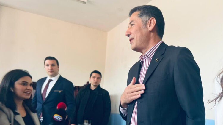 Sinan Oğan Ankara'da oyunu kullandı