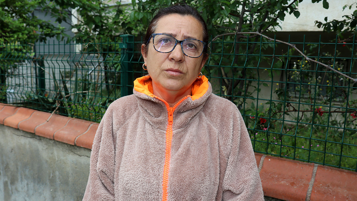 Sokaktaki hayvanları korumak isterken darbedildi