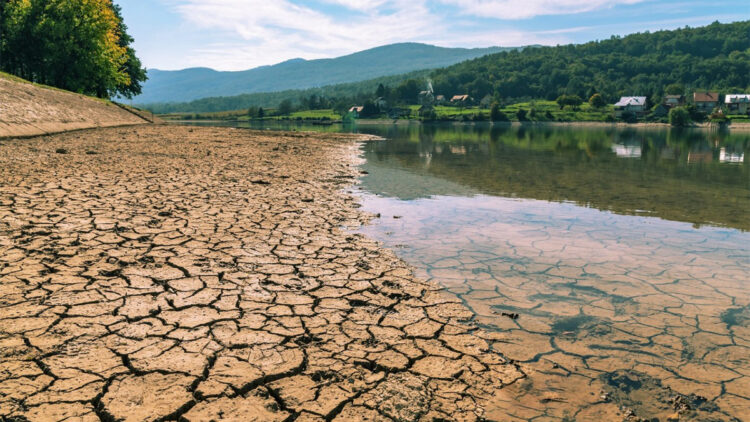Su tasarrufu evde değil sanayide yapılmalı