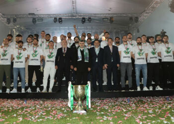 Sultanbeyli Belediyespor'da şampiyonluk kutlaması