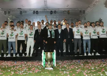 Sultanbeyli belediyespor'da şampiyonluk kutlaması