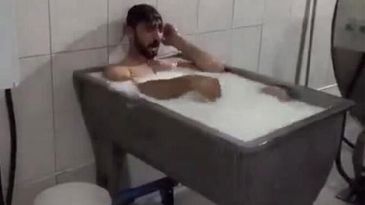 Süt banyosuyla gündeme gelen işçi 70 kişiye hakaret davası açtı