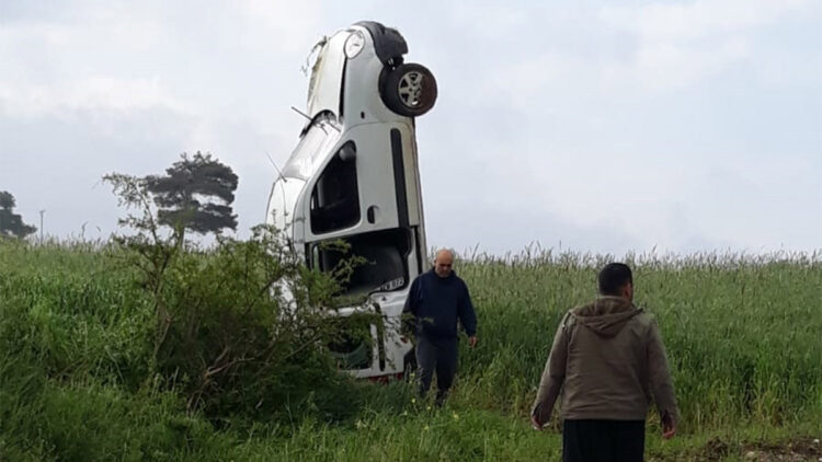 Takla atan araç dik durdu; 1 yaralı