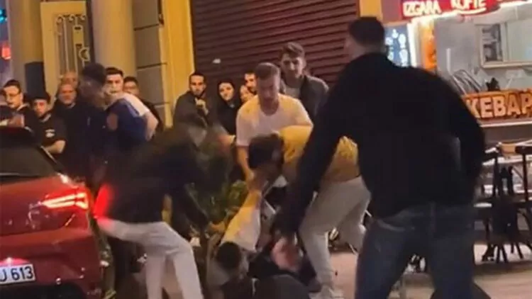 Beyoğlu'nda iki grup arasında kavga