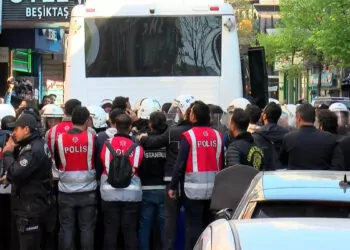 Taksim meydanı'na izinsiz girmek isteyen 192 kişi gözaltına alındı
