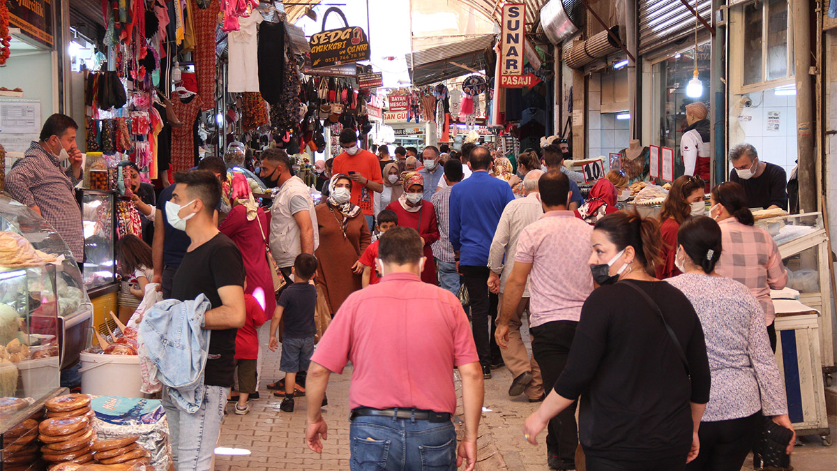 Uzun Çarşı'da 400 dükkan faaliyete başladı