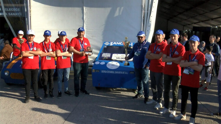 Liseler arası elektrikli araç yarışmasında ödüller verildi