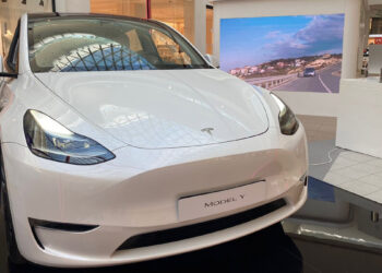 Tesla Anadolu Yakası'nda ilk pop-up mağazasını açtı