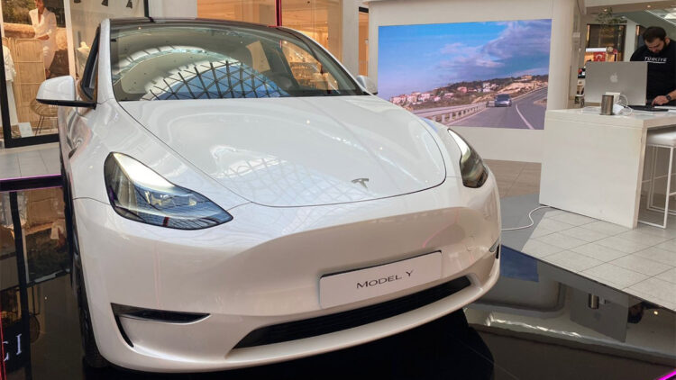 Tesla Anadolu Yakası'nda ilk pop-up mağazasını açtı