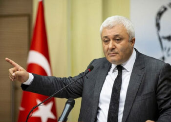81 ilde CHP logolu PKK afişleri asılacak