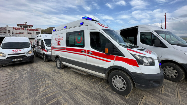 Meşe mantarlarını yiyen anne ve oğlu zehirlendi