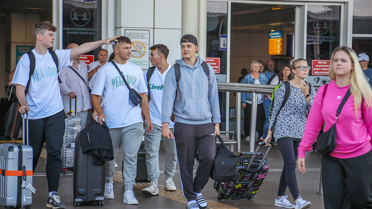 Tüm zamanların rekorlarını 2023 yılının ilk dört ayında kıran turizm sektörü, seçimlerin yapıldığı mayıs ayında düşüş yaşıyor. Turizm rakamları, mayıs ayının ilk yarısında, 2019'un aynı dönemine göre yüzde 12 geriledi.