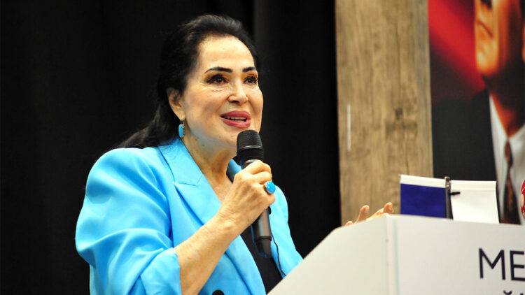 Okumayı sakın bırakmayın, çok çalışın ülkede kalın