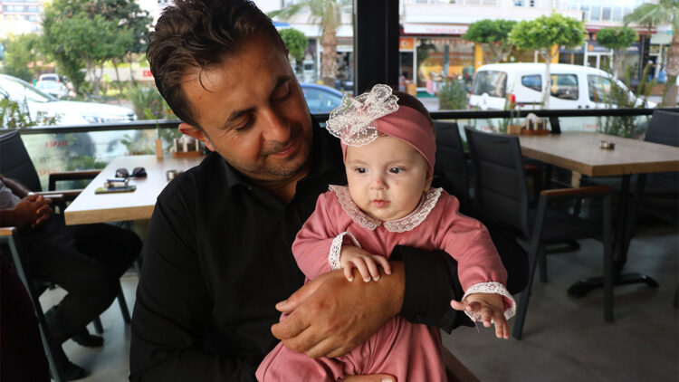 Kadavradan rahim nakli yapılan ikinci hasta bebeğini kucağına aldı