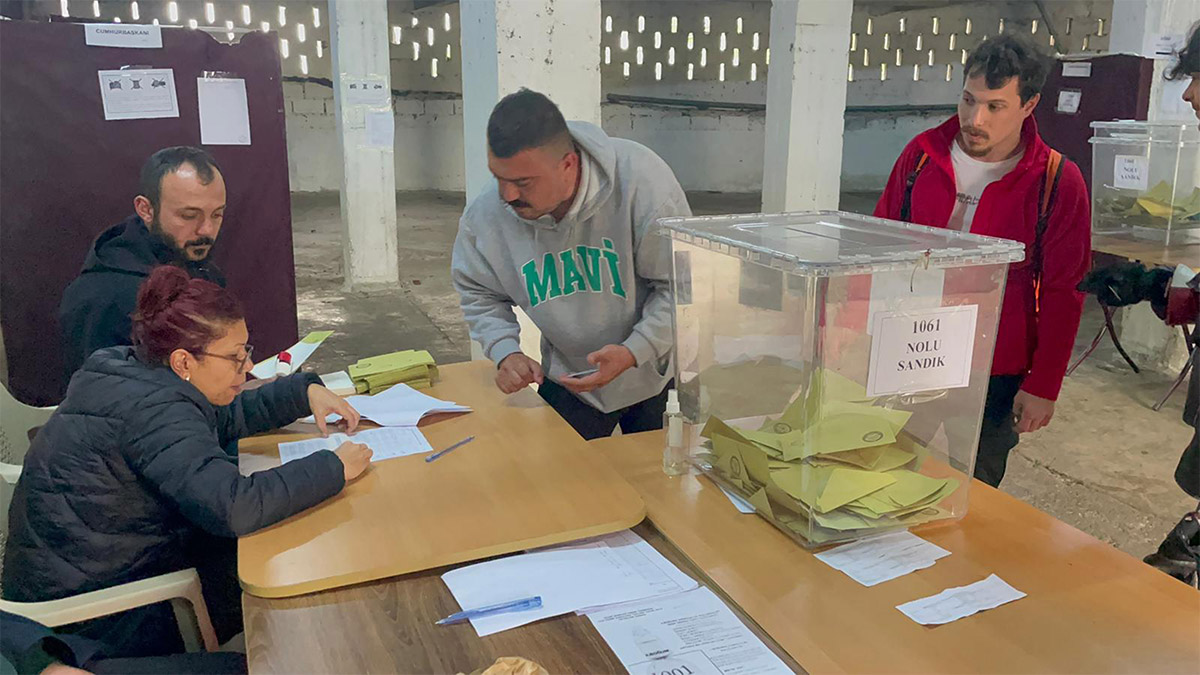 Çay alım yerinde seçim heyecanı