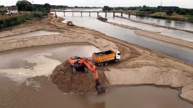 Meriç Nehri'nde yatak temizleme çalışması başlatıldı