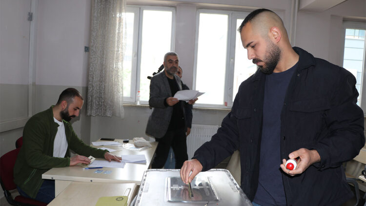 Van'da Cumhurbaşkanı Seçimi için oylar sandıkta