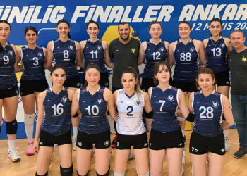 Yaşar Üniversitesi'nin kadın voleybolcuları namağlup şampiyon