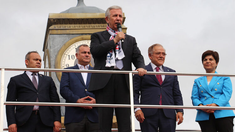 Bir yönetim değişecek diye insanları birbirine kutuplaştırmamak lazım