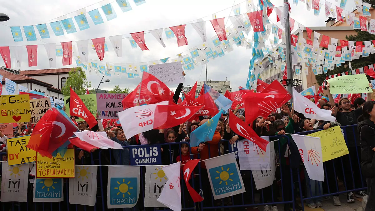 İnsanları birbirine kutuplaştırmamak lazım