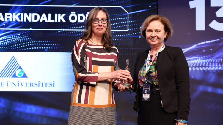 Yeditepe Üniversitesi'ne İç Denetimde Farkındalık ödülü