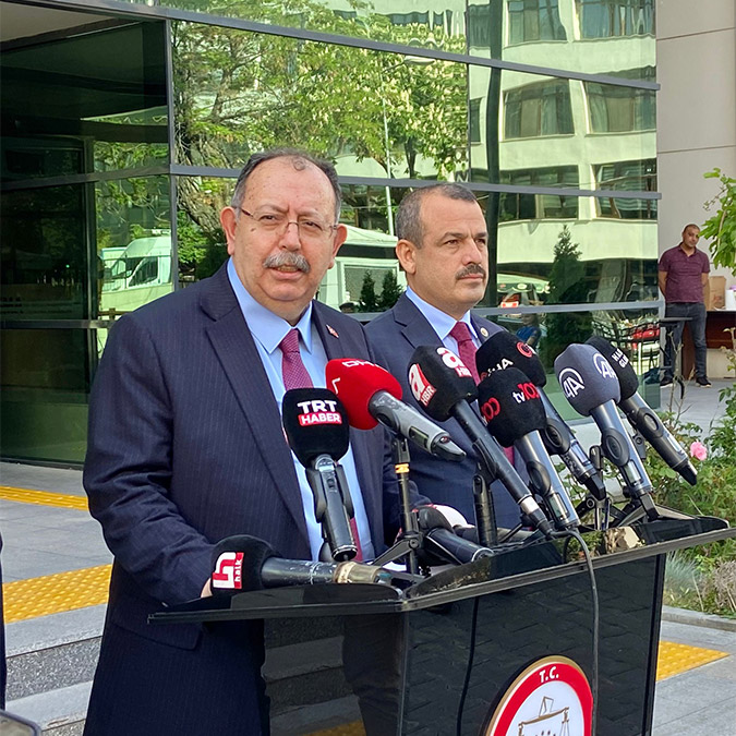 Yüksek Seçim Kurulu (YSK), cumhurbaşkanlığı 2'nci tur seçiminde ABD, İrlanda, İngiltere, Kanada ve Avustralya'da 2 güne düşürdüğü oy verme süresini, CHP'nin itirazı üzerine tekrar 5 güne çıkardı.