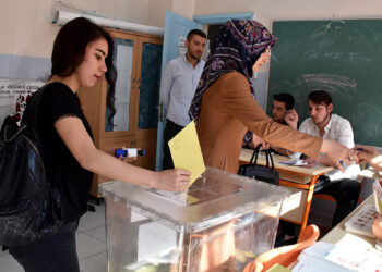 Yurt dışında 1 milyon 599 bin 152 kişi oy kullandı