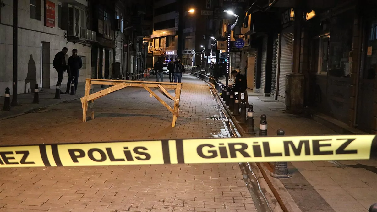 Zonguldak'ın en işlek caddesinde havaya ateş açtılar
