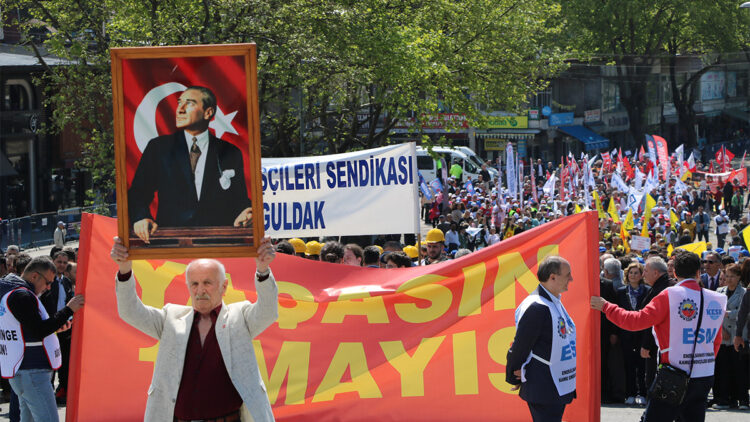 İşçiler, Madenci Anıtı'na yürüdü