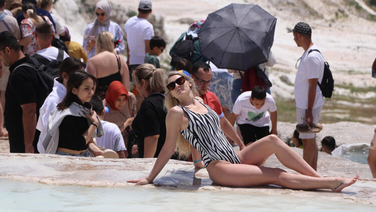 ‘Beyaz Cennet Pamukkale'ye ziyaretçi akını