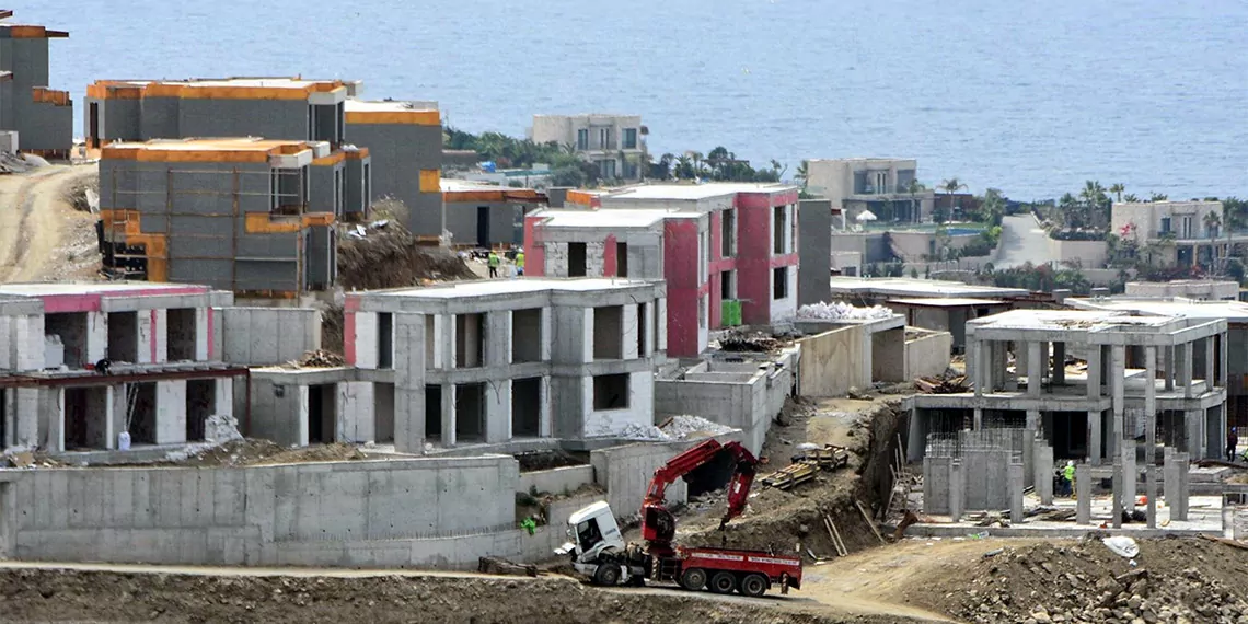 Muğla bodrum'da inşaat yasağına rağmen bazı şantiyelerde inşaat çalışmaları sürüyor.