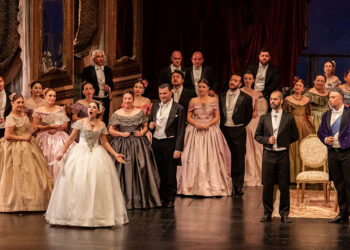 Devlet Opera ve Balesi Genel Müdürlüğü'nün düzenlediği, 14. Uluslararası İstanbul Opera Festivalinde La Traviata Operası Atatürk Kültür Merkezi'nde (AKM) sahnelendi. Eser, sanatseverler tarafından uzun süre ayakta alkışlandı.