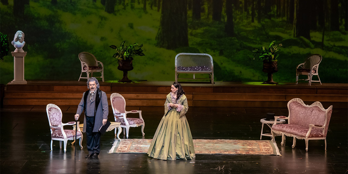 Devlet Opera ve Balesi Genel Müdürlüğü'nün düzenlediği, 14. Uluslararası İstanbul Opera Festivalinde La Traviata Operası Atatürk Kültür Merkezi'nde (AKM) sahnelendi. Eser, sanatseverler tarafından uzun süre ayakta alkışlandı.