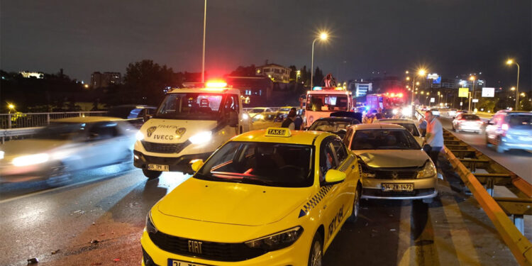 15 Temmuz Şehitler Köprüsü'nde zincirleme kaza