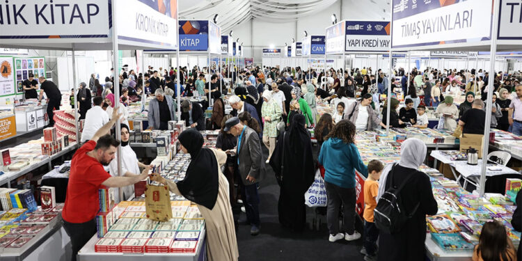 2. Bağcılar Kitap Fuarı kapılarını açtı