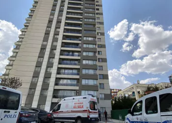 22 katlı rezidansın çatısından düşen adam öldü