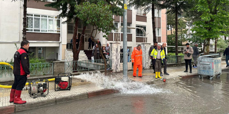 245 ev ve iş yerini su basan Çorum'da hasar tespiti