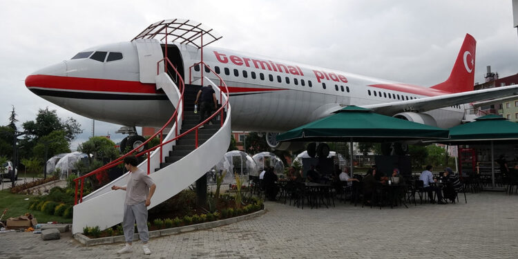 5 yıl önce pistten çıkın uçak pide salonu oldu