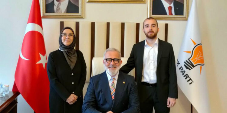 AK Parti'li Bahadır Yenişehirlioğlu ve oğlu kazada yaralandı