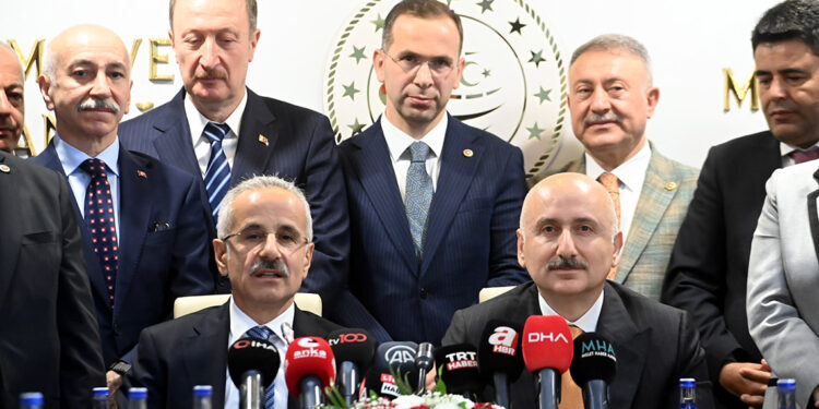 Abdulkadir Uraloğlu, Bakanlık görevini devraldı