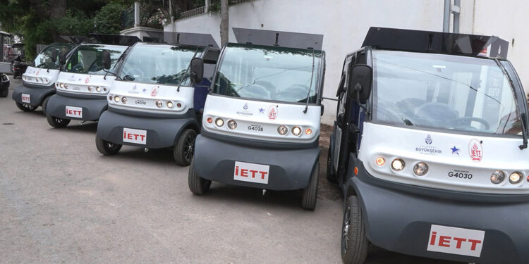 Adalar'da kullanılacak yeni taksilerin tanıtımı yapıldı