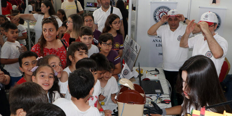 Adana'da robotik ve kodlama şenliği başladı