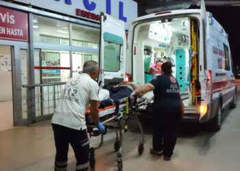 Adana'da minibüs şarampole devrildi: 7 yaralı
