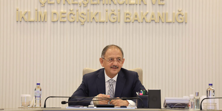 Afet bölgesindeki konutları hızlıca teslim edeceğiz