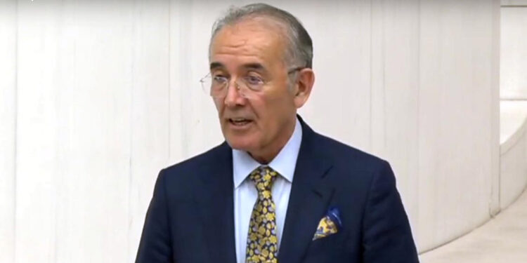 Ahat Andican, İYİ Parti'den istifa etti