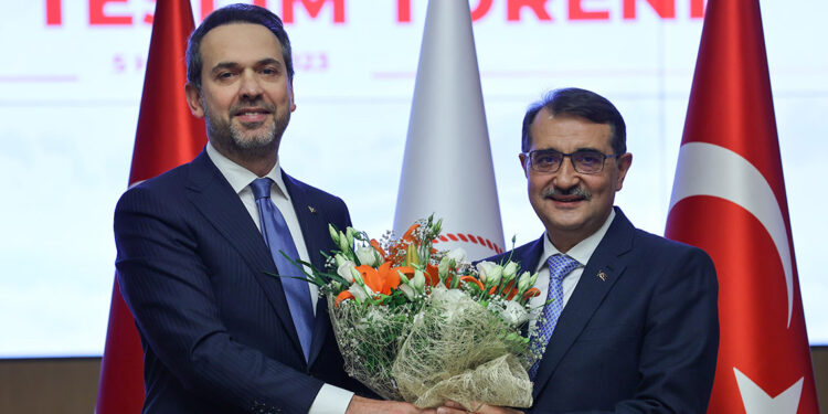 Alparslan Bayraktar, Bakanlık görevini devraldı