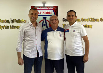 Altınordu'da Atilla Küçüktaka imzaladı