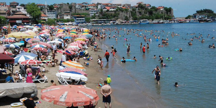 Amasra'da bayram yoğunluğu yaşandı
