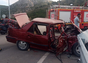 Amasya'da hafif ticari araç ile otomobil çarpıştı: 5 yaralı